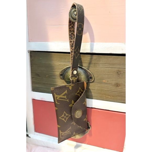 ❤️LV Wristlet❤️ - Picture 2 of 6